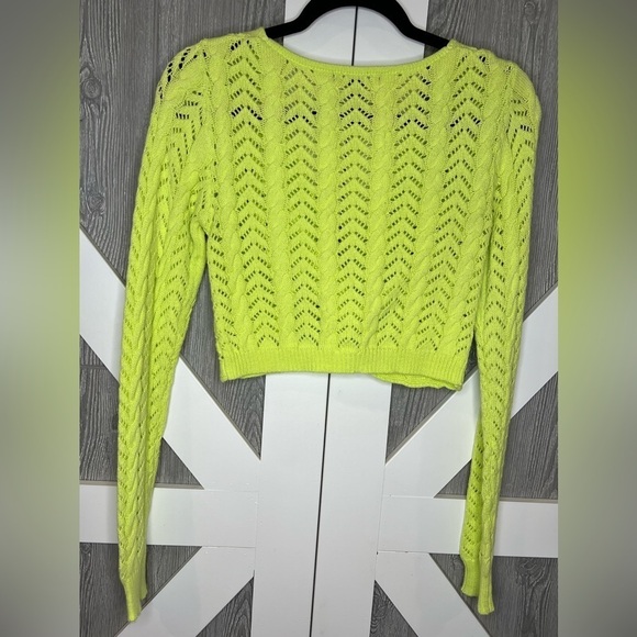 B13.22 FOREVER 21 Crop-Top Sweater, Cable knit, Lite Lime Green. - Picture 2 of 4